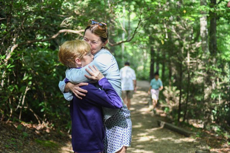 Can’t forget to hug mom goodbye!