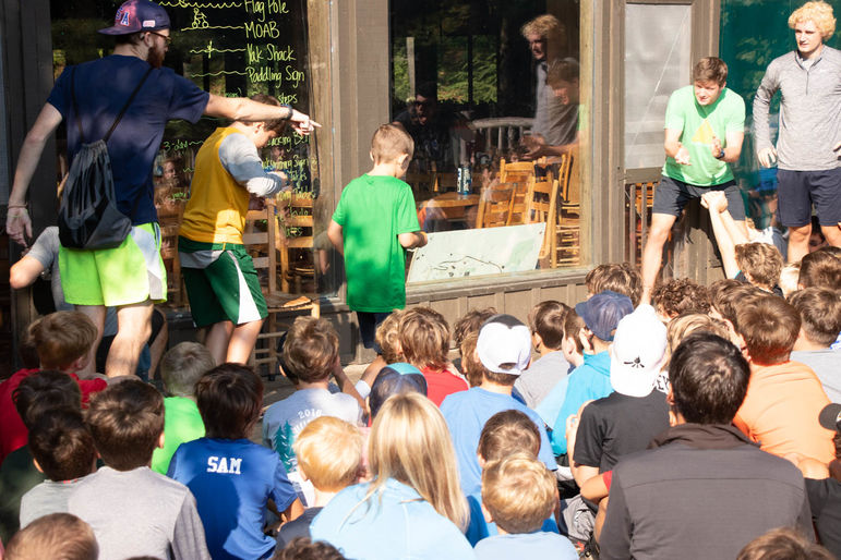 Green vs. Gold minute-to-win-it!